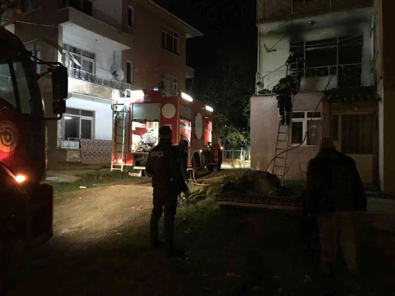 EV YANGINI MAHALLEYİ KORKUTTU