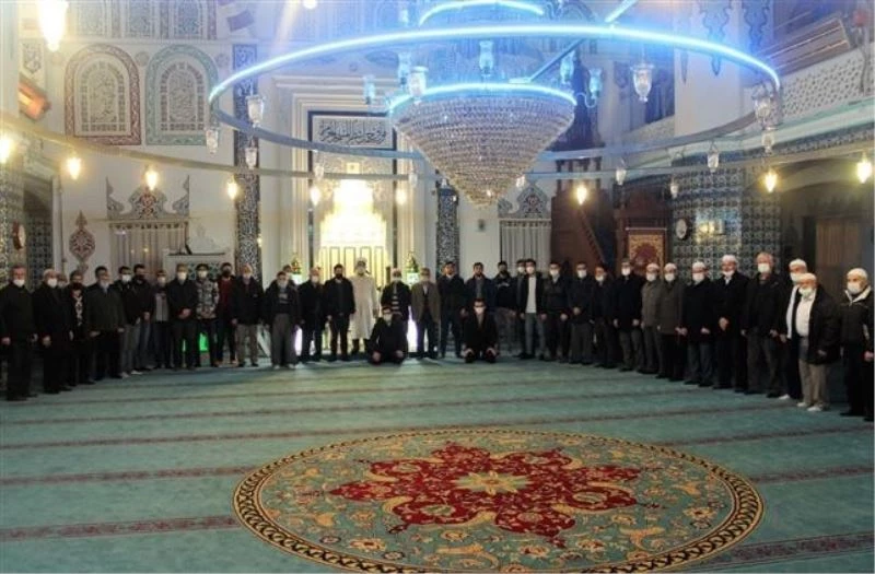 ÜNİVERSİTE ÖĞRENCİLERİ SABAH NAMAZINDA BULUŞTU