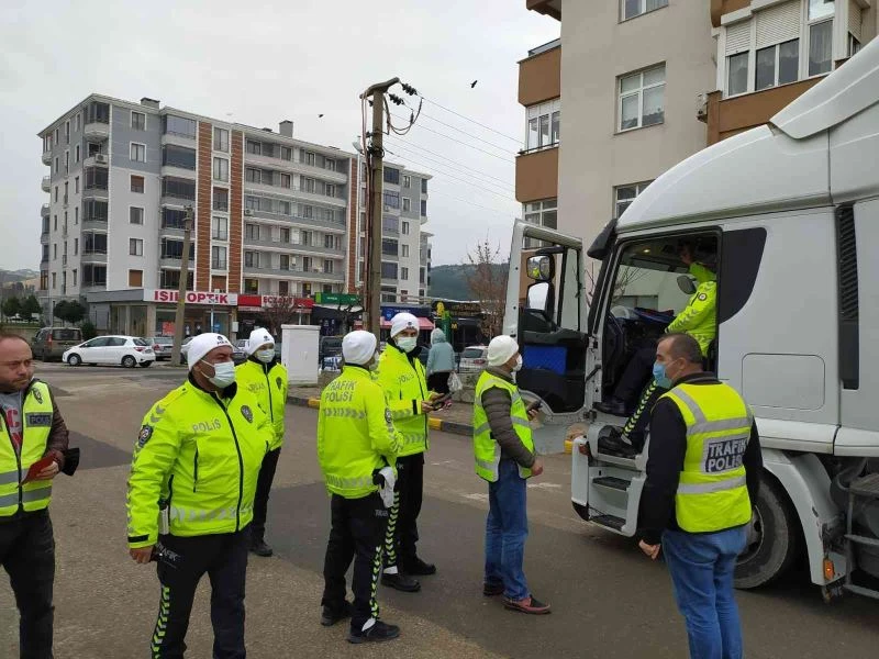 POLİS GELİŞTİRME EĞİTİMLERİNDE UYGULAMALI TAKOGRAF KONTROLÜ YAPTI