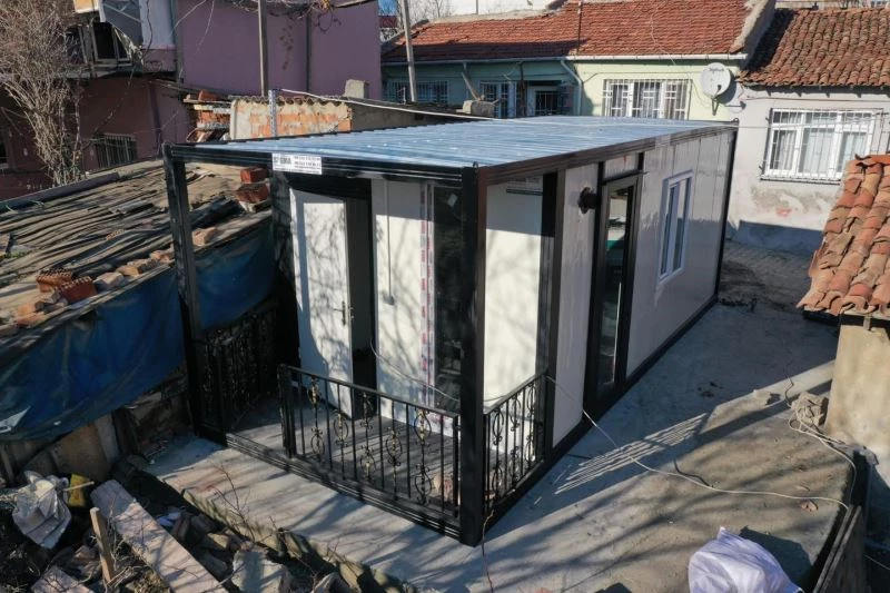 EVİ YIKILAN YAŞLI VATANDAŞA KONTEYNER EV 