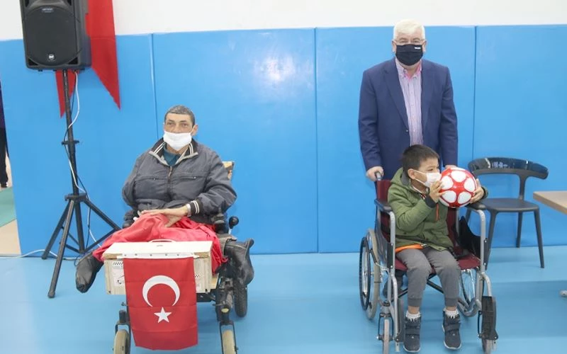 SEVGİYLE TÜM ENGELLERİ AŞIYORUZ