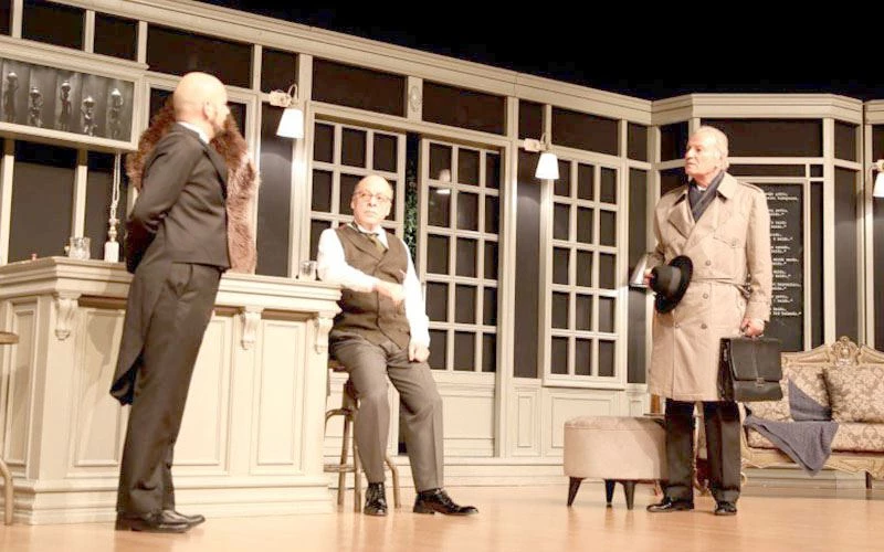 ON KİŞİYDİLER TİYATRO OYUNU AYAKTA ALKIŞLANDI 