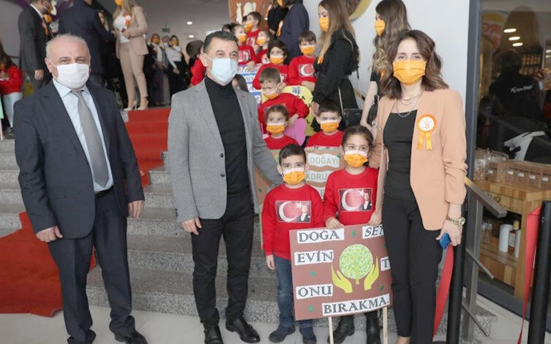 BAŞKAN ÇETİN, “GÜCÜNÜ SEVMEK İÇİN KULLAN” ADLI SERGİNİN AÇILIŞINA KATILDI