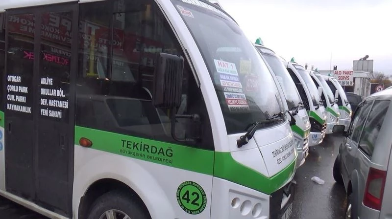 ONLARCA MİNİBÜSÜ BELEDİYENİN KAPISINA TERK ETTİLER 