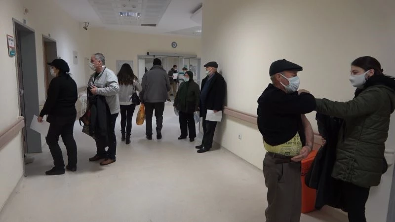 VAKALAR ARTTI VATANDAŞLAR AŞIYA KOŞTU 