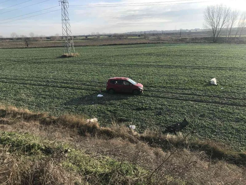 BAYAN SÜRÜCÜNÜN OTOMOBİLİ ŞARAMPOLE YUVARLANDI