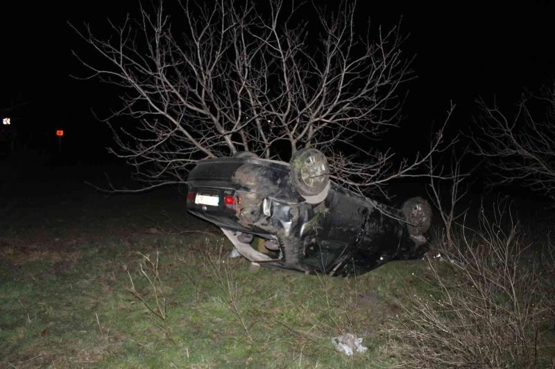 OTOMOBİL ŞARAMPOLE YUVARLANDI