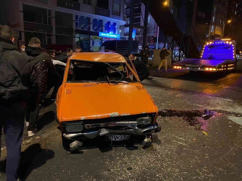 HURDAYA DÖNEN ARAÇTAN SAĞ ÇIKTI 