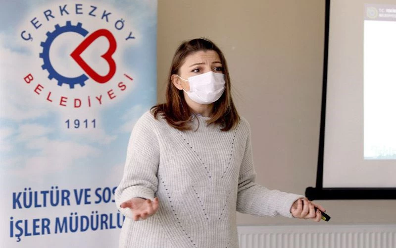 MAHALLE EVİ KURSİYERLERİNE KADIN SAĞLIĞI VE AİLE PLANLAMASI ANLATILDI 