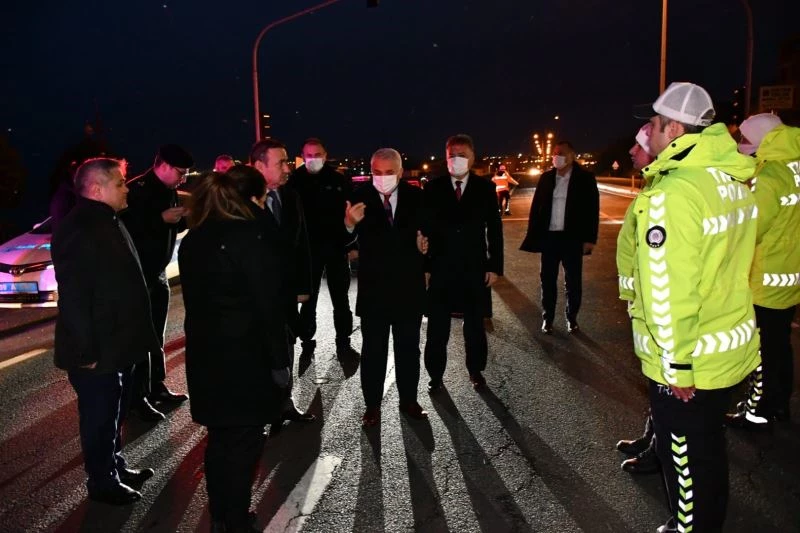 TEKİRDAĞ VALİSİ AZİZ YILDIRIM İSTANBUL SINIRINA GİDEREK TEK TEK UYARDI