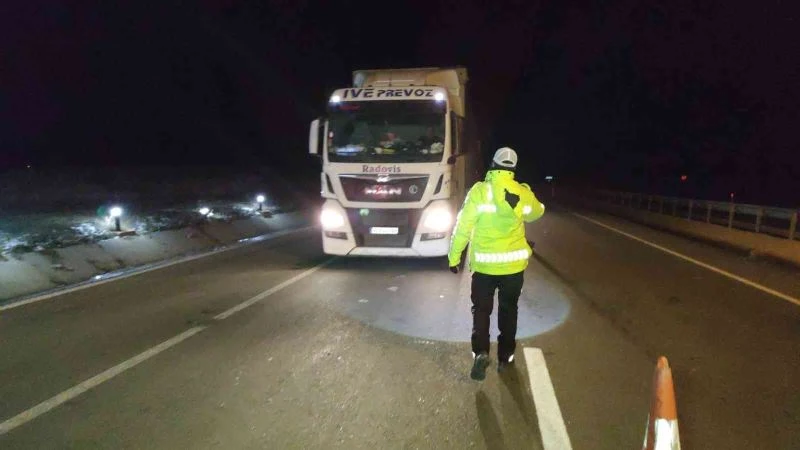 İSTANBUL SINIRINDA YIĞILMALARA KARŞI SÜRÜCÜLER MALKARA