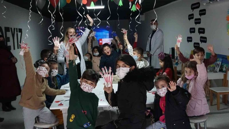 ÖĞRENCİLER EĞLENEREK ÖĞRENİYOR