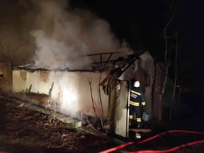 AHIR YANGINI: 1 YARALI, 5 HAYVAN TELEF OLDU 