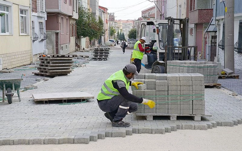 FEN İŞLERİ EKİPLERİ 2021 YILINDA 60 BİN TON ASFALT SERİMİ YAPTI