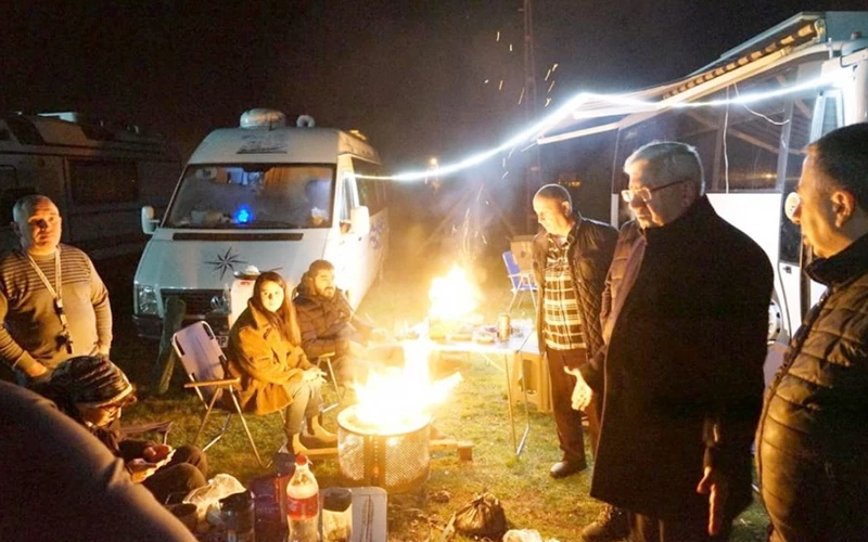 BAŞKAN RASİM YÜKSEL KARAVANCILARI YALNIZ BIRAKMADI