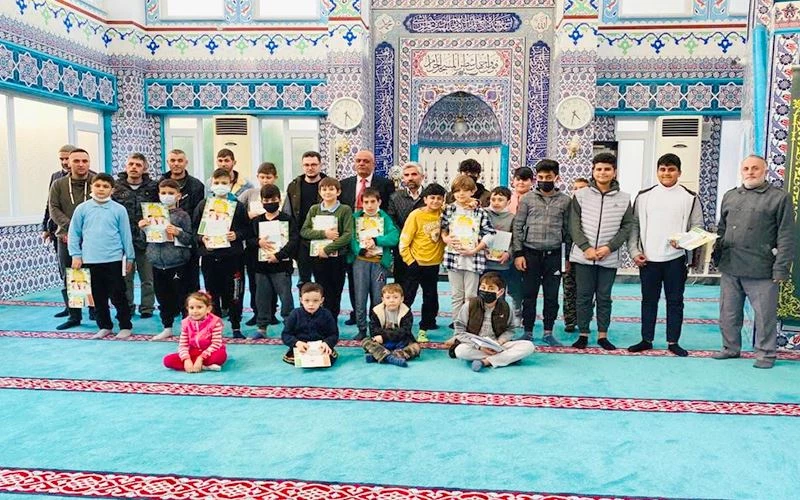 DİN GÖREVLİLERİ ÇOCUKLARI ‘2022 YILI DİYANET ÇOCUK TAKVİMİ’ İLE ÖDÜLLENDİRDİ