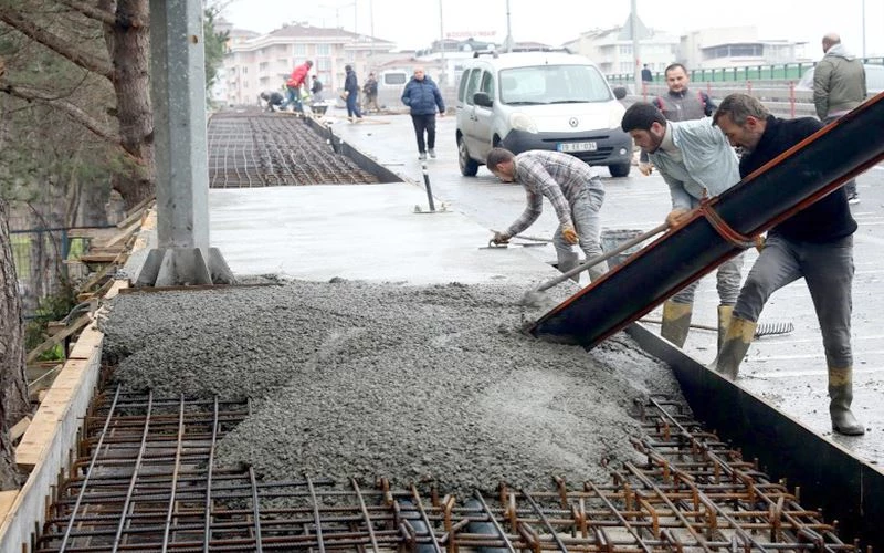 ATATÜRK VİYADÜĞÜ’NDE ÇALIŞMALAR DEVAM EDİYOR 