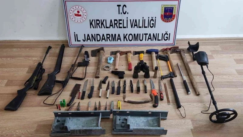 HIRSIZI FOTOKAPAN ELE VERDİ