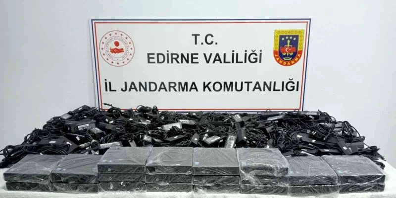 KAPIKULE’DE BİLGİSAYAR PARÇALARI ELE GEÇİRİLDİ