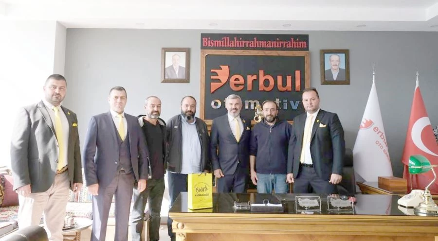 ONLAR TARTIŞIRKEN AHMET ÇETİN ÇALIŞIYOR!