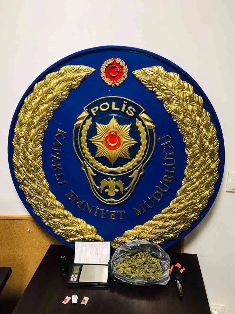 ZEHİR TACİRLERİ BİNDİKLERİ TAKSİDE YAKAYI ELE VERDİ