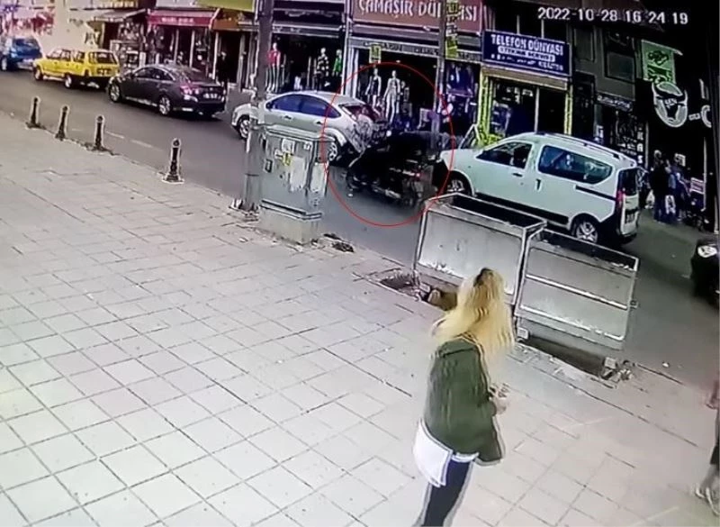 MOTOSİKLET YAYAYA ÇARPTI