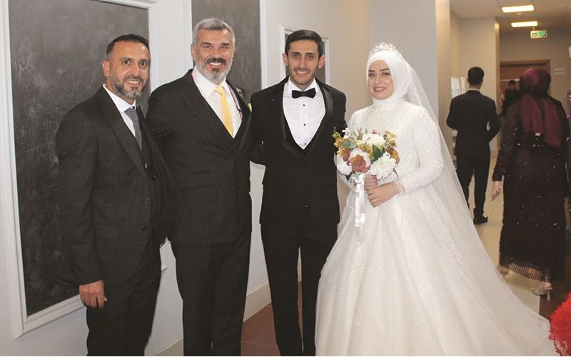 HAFTA SONU KIZ İSTEDİ, DÜĞÜNLERE KATILDI