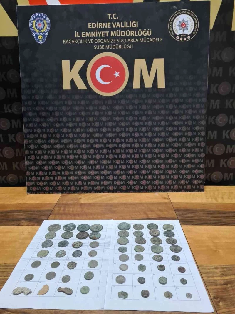 ŞÜPHE ÜZERİNE DURDURULAN OTOMOBİLDE TARİHİ SİKKE ELE GEÇİRİLDİ