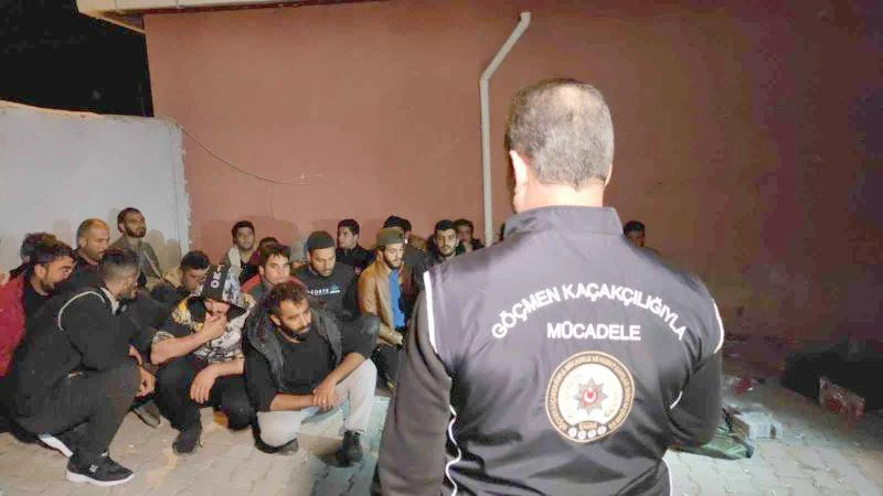 MÜSTAKİL EVDE YAPILAN ARAMADA 29 DÜZENSİZ GÖÇMEN YAKALANDI