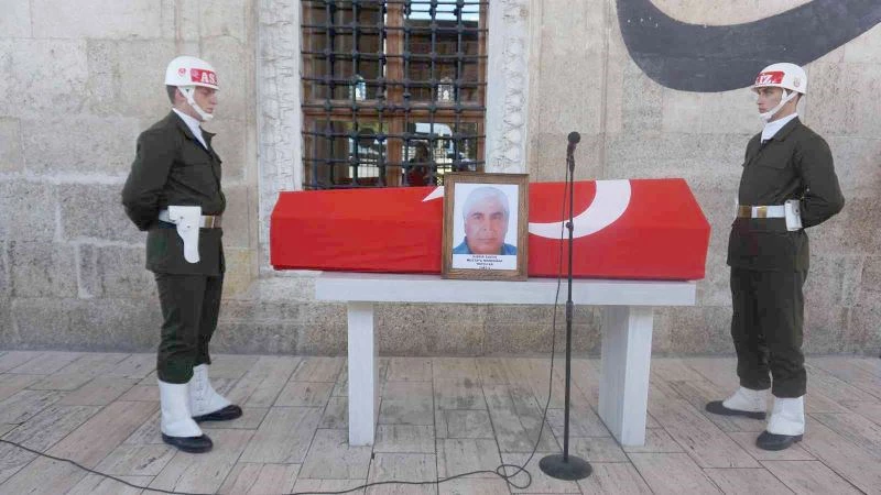 KIBRIS GAZİSİ TÖRENLE SON YOLCULUĞUNA UĞURLANDI