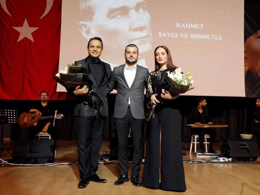 ATATÜRK EN SEVDİĞİ ŞARKILAR İLE ANILDI