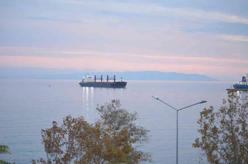 YUNANİSTAN’DAN YOLA ÇIKAN GEMİ TEKİRDAĞ’DA KARAYA OTURDU