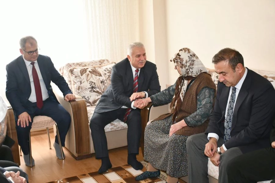 VALİ AZİZ YILDIRIM ŞEHİT AİLESİNİ ZİYARET ETTİ