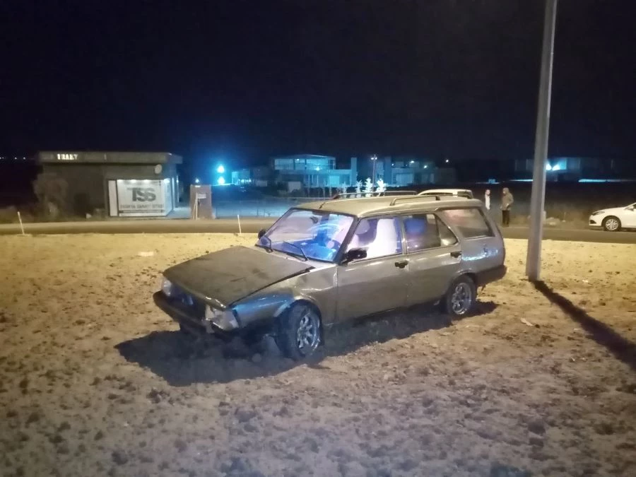 KAZA YAPAN ALKOLLÜ SÜRÜCÜ HASTANEYE GİTMEK İSTEMEDİ