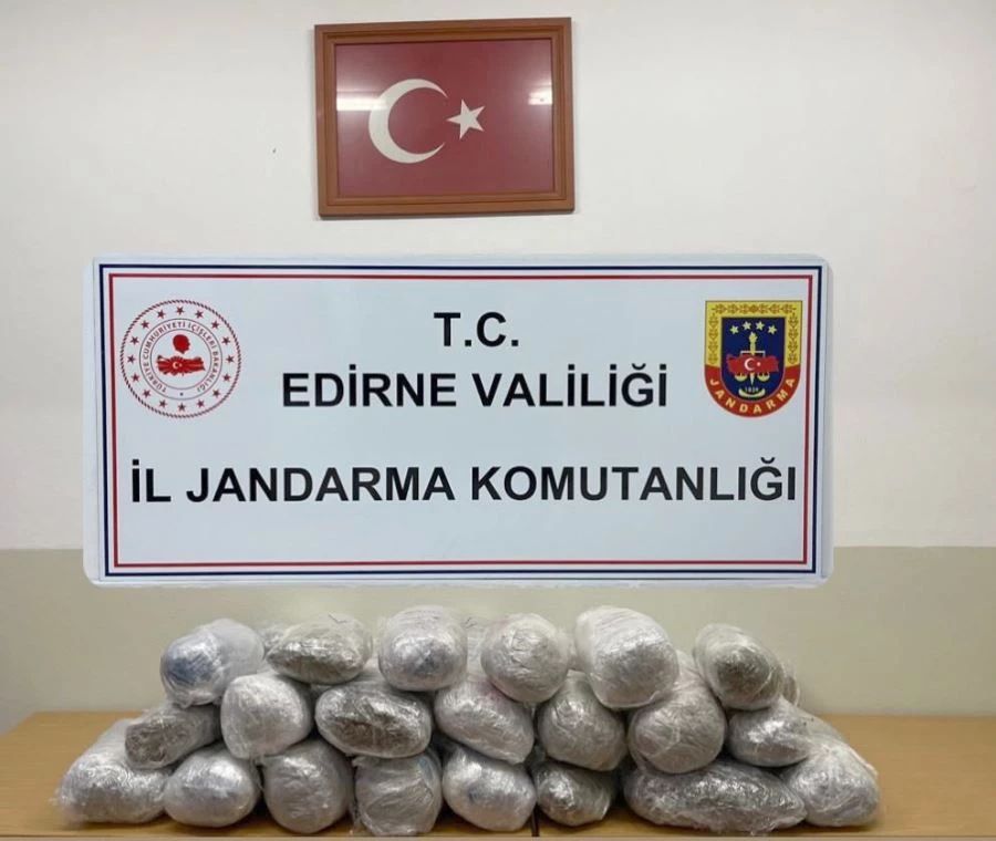 YUNANİSTAN’DAN TÜRKİYE’YE SOKTUĞU UYUŞTURUCUYLA YAKALANDI