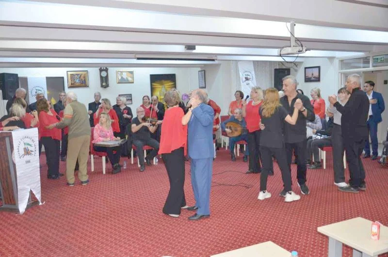 HUZUREVİ SAKİNLERİNE MORAL KONSERİ