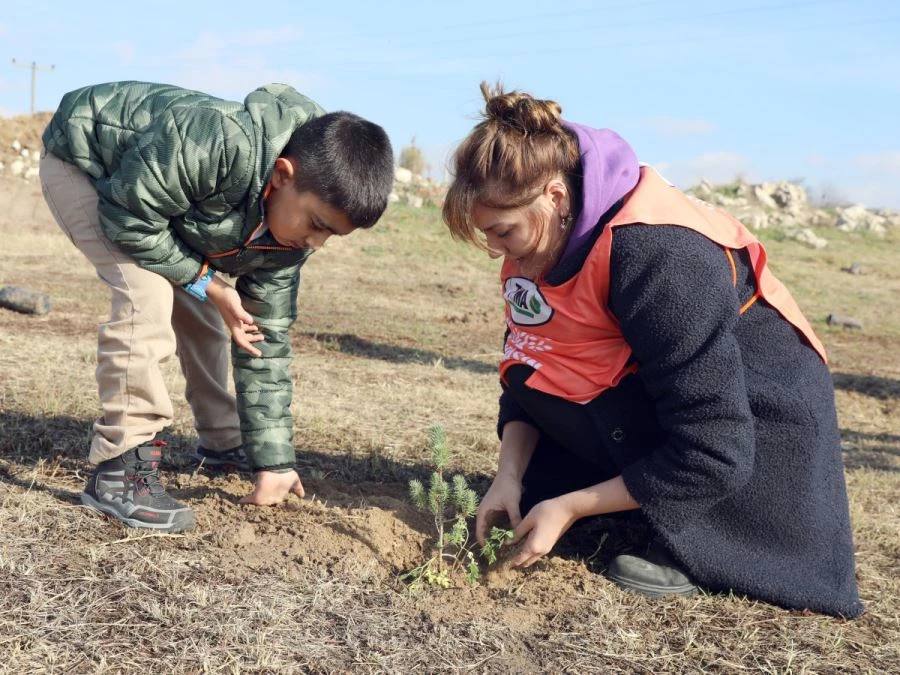 ÇERKEZKÖY’DE 384 FİDANI TOPRAKLA BULUŞTU