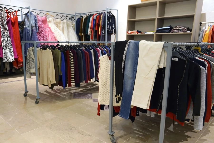 KULLANMADIĞINIZ KIYAFETLER BAŞKASININ İHTİYACI OLABİLİR 