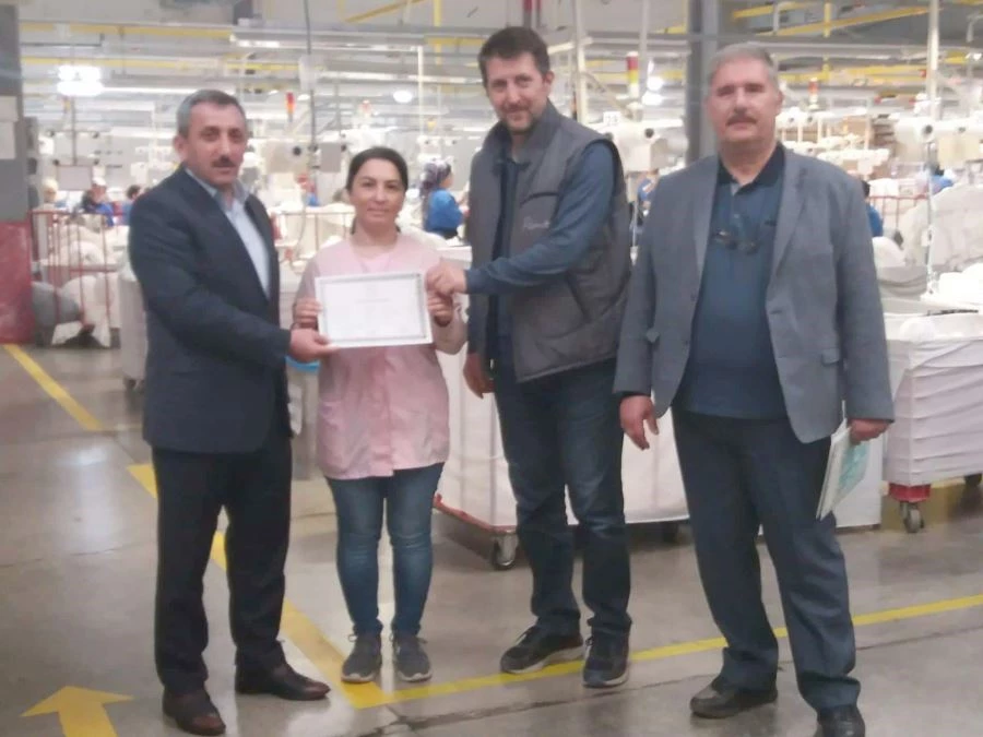 TELAFİ PROGRAMINI TAMAMLAYAN İŞÇİLERE USTALIK BELGESİ