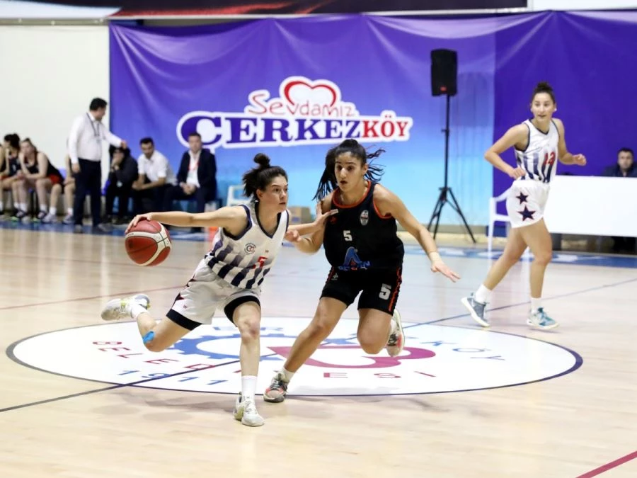 ÇERKEZKÖY’DE KADIN BASKETBOL TAKIMI İLK MAÇINI KAZANDI