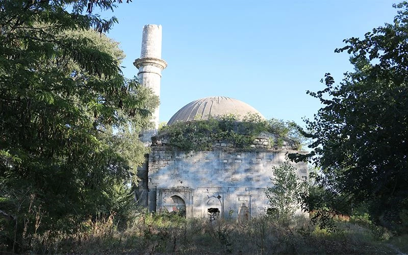 EDİRNE’DE EVLİYA KASIM PAŞA CAMİSİ DEFİNECİLERE VE UYUŞTURUCU BAĞIMLILARINA BIRAKILDI