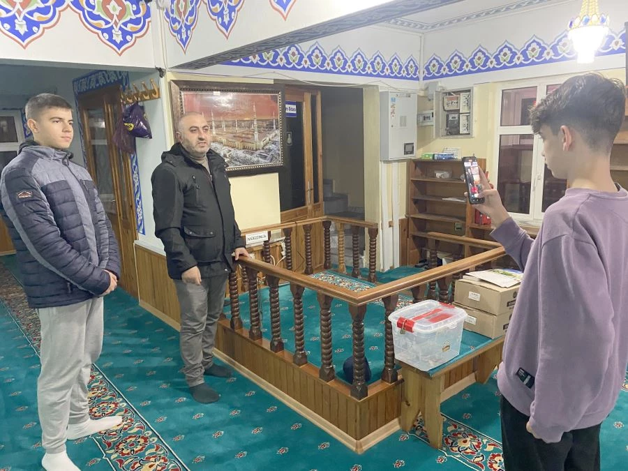 ÖĞRENCİLER CAMİDE RÖPORTAJ YAPTI