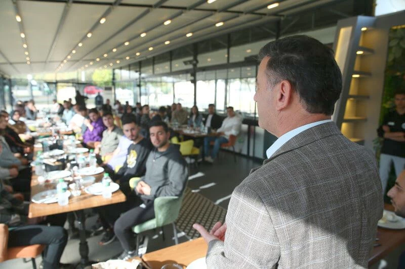 BAŞKAN ÇETİN, ÜNİVERSİTELİ GENÇLERLE BİR ARAYA GELDİ