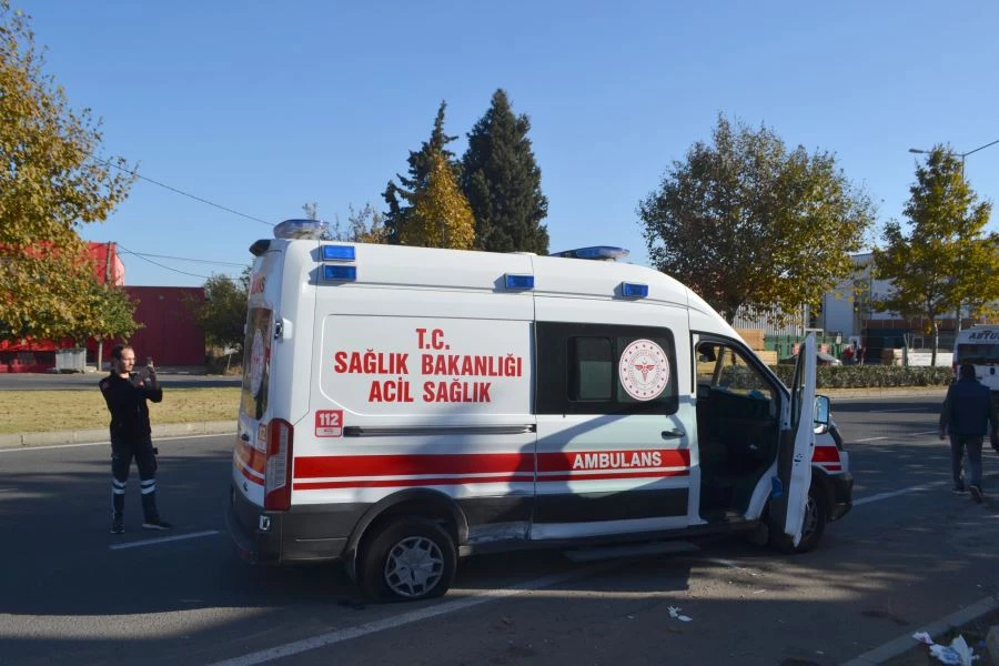 AMBULANSLA TİCARİ ARAÇ ÇARPIŞTI