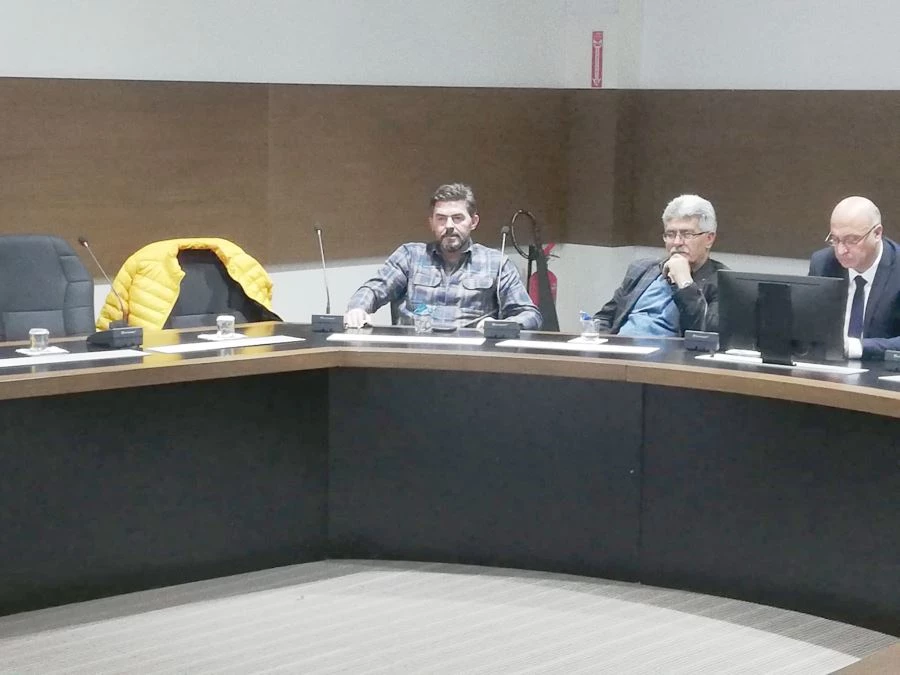 SARI RENGİN POPÜLERİTESİ BELEDİYE MECLİSİ’NE DE YANSIDI