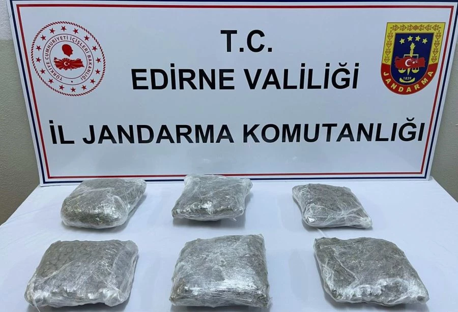 JANDARMA EKİPLERİ UYUŞTURUCUYA GEÇİT VERMİYOR