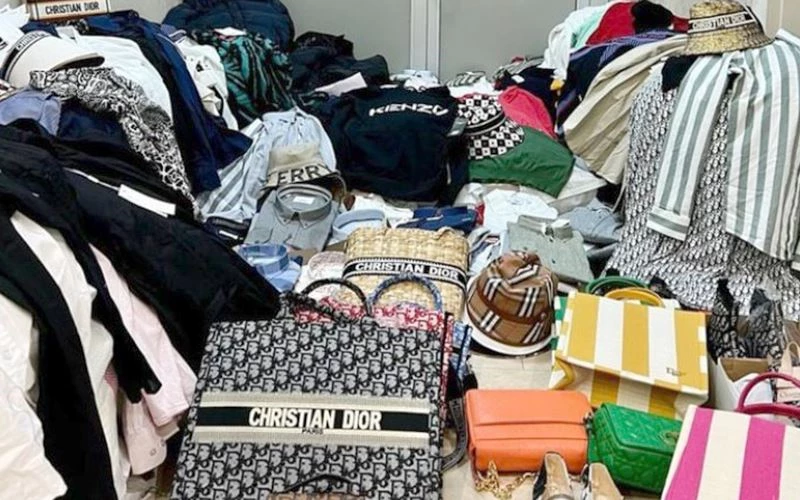 ÜNLÜ MARKALARIN BİN 422 TAKLİT ÜRÜNÜ ELE GEÇİRİLDİ