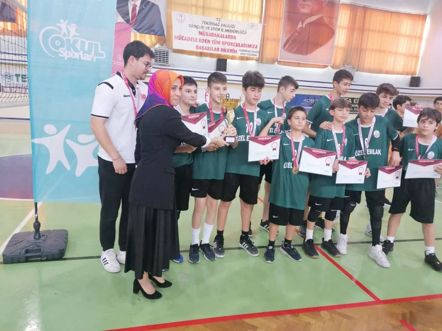 KAPAKLI VOLEYBOL TAKIMI TEKİRDAĞ ŞAMPİYONU OLDU