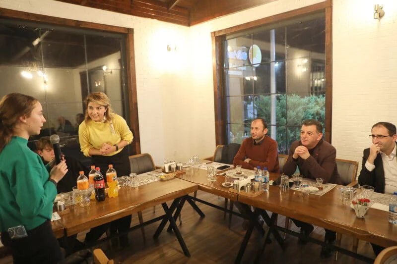 BAŞKAN ÇETİN, İSPANYOL HEYETİ KAZAK GÖLÜ KIR BAHÇESİ’NDE AĞIRLADI