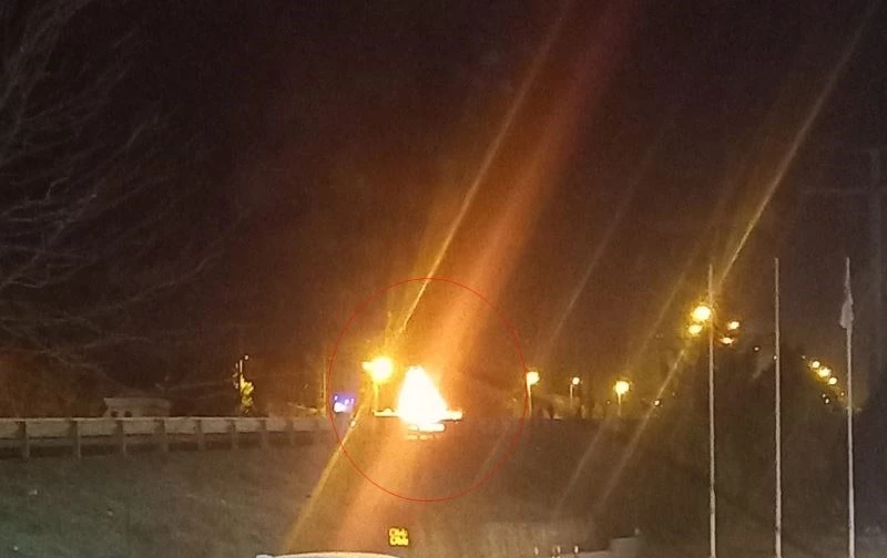 BARİYERLERE ÇARPIP TAKLA ATAN OTOMOBİL ALEV TOPUNA DÖNDÜ